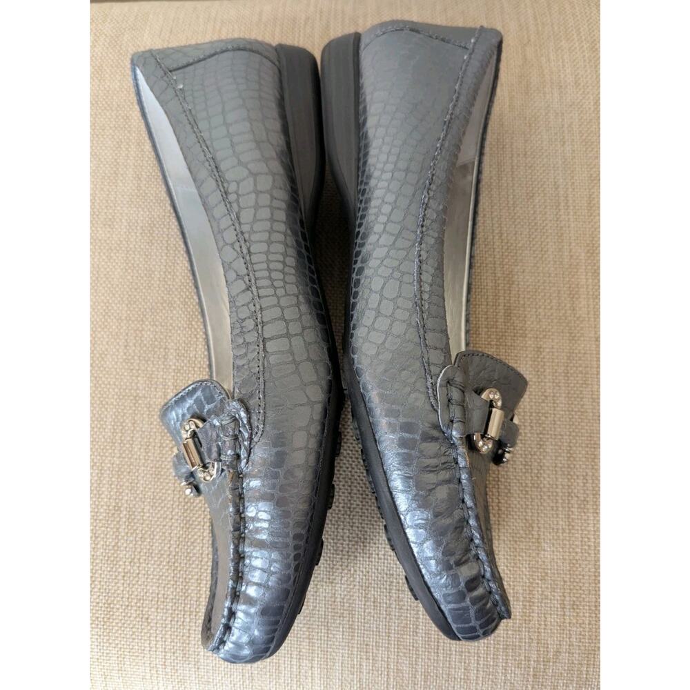 White Mountain Prize Pewter Gray Leather Embossed Flats Moccasins Loafers Size 8 - Picture 5 of 7